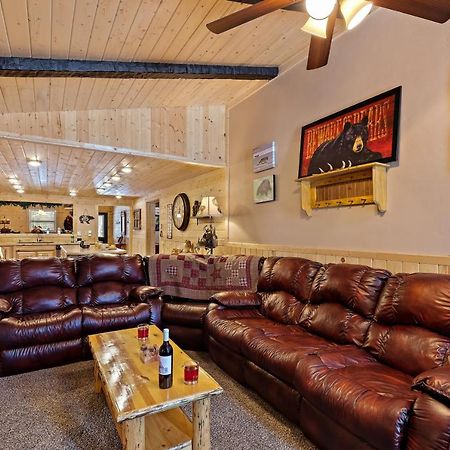Huckleberry Hollow By Kabino Hot Tub Firepit Ps2 Satellite Grill Wifi Golf Course Island Park Bagian luar foto