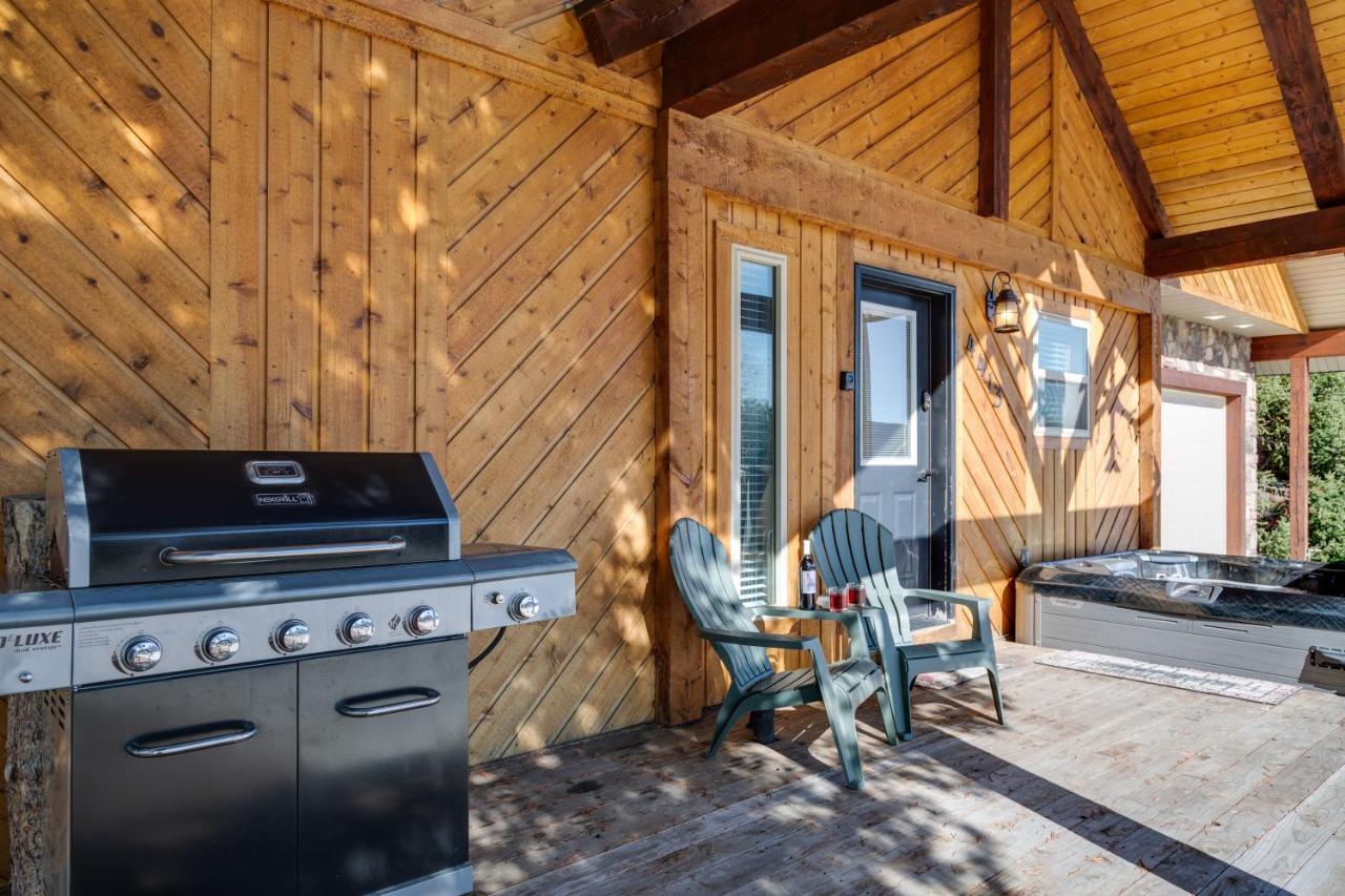 Huckleberry Hollow By Kabino Hot Tub Firepit Ps2 Satellite Grill Wifi Golf Course Island Park Bagian luar foto